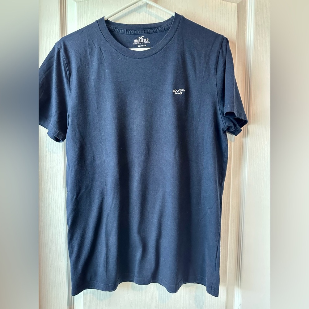Hollister Men's Navy Blue Short Sleeve Tee Shirt Size M